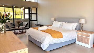 3 bedrooms, desk, iron/ironing board, WiFi (free)
