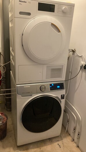 Interior - Lovely family home on the edge of the forest, close to the beach and the city! (Santpoort-Zuid)