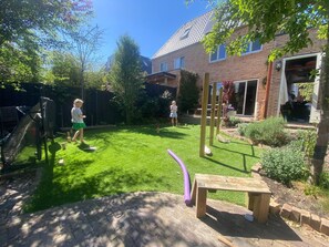 Children’s area - Lovely family home on the edge of the forest, close to the beach and the city! (Santpoort-Zuid)