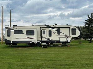 Exterior - Large camper in a quiet resort- close to lakes, ATV trails, boat launch- friend (Lac La Biche)