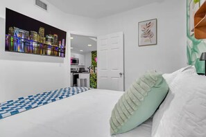 2 bedrooms, iron/ironing board, free WiFi, bed sheets - 2-bedroom Apartment in the Heart of Wynwood! Cozy & Close to the fun! (Miami)