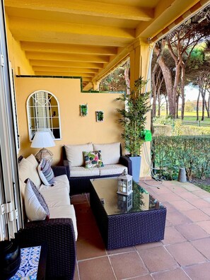 Terrace/patio - ✨ Luminous townhouse overlooking the Golf on the beach of Novo Sancti Petri (Chiclana de la Frontera)