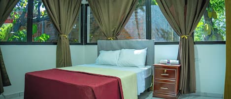 Single Room | Desk, free WiFi