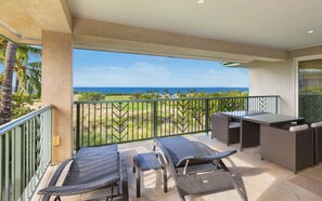 Property grounds - Spacious Ocean View condo with AC in Mauna Kea Resort (Waimea)