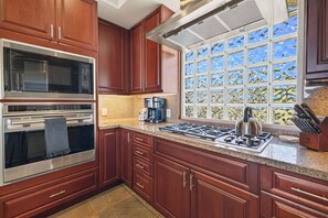 Private kitchen - Spacious Ocean View condo with AC in Mauna Kea Resort (Waimea)