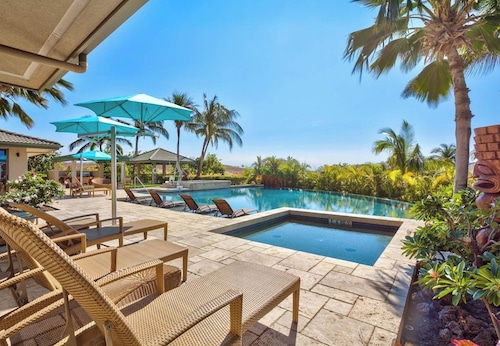 Spacious Ocean View condo with AC in Mauna Kea Resort