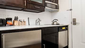 Fridge, microwave, stovetop, dishwasher