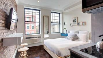 Skrivebord, strykejern/-brett, wi-fi og sengetøy