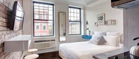 Desk, iron/ironing board, WiFi, bed sheets