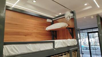 Dormitório compartilhado | Espaço de trabalho para notebook, Wi-Fi de cortesia