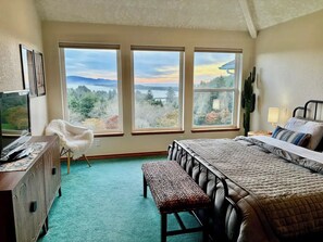 3 室のベッドルーム、WiFi (無料)、ベッドシーツ