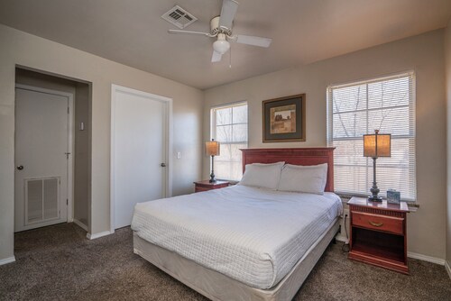 Cozy 1 Bed - Fast Internet - Reserved Parking