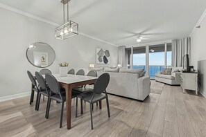 Interior - 805, Beachfront condo with amazing Gulf view, pool, close to Fishing Pier (Navarre)