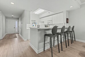 Private kitchen - 805, Beachfront condo with amazing Gulf view, pool, close to Fishing Pier (Navarre)