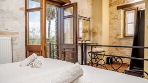 A room with a bed, a window, a balcony, and a view of the outdoors. - Grantzaos Villas Zante (Agios Sostis)