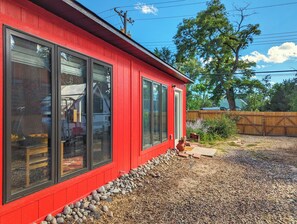 Exterior - Sunlit Custom Tinyhome / Workspace / Private Patio (Colorado Springs)