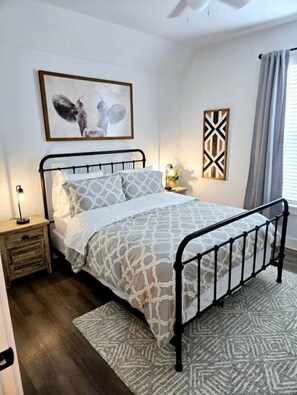 2 Schlafzimmer, Bügeleisen/Bügelbrett, kostenloses WLAN, Bettwäsche