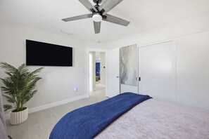 Iron/ironing board, travel cot, free WiFi, bed sheets - 5-Min to Beach • Pool • Beach Gear • Family House (Seminole)