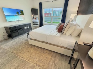 3 bedrooms, iron/ironing board, travel cot, WiFi - Upscale Stay • Hot Tub • Steps to Dining/Coffee (Palmer)