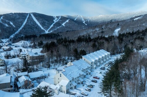 Ski-In-Ski-Out in Sugarbush | Fireplace & Balcony
