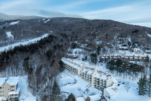 Exterior - Ski-In-Ski-Out in Sugarbush | Fireplace & Balcony (Warren)
