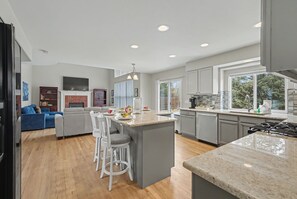 Private kitchen - Comfortable Cozy Retreat Prime North Location (Colorado Springs)