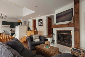 TV, fireplace - Waterfront & Nature | Chalet Lac Clair (Sainte-Marguerite-du-Lac-Masson)