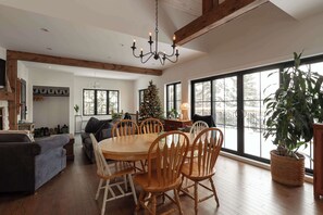 Interior - Waterfront & Spa | Chalet Lac Clair (Sainte-Marguerite-du-Lac-Masson)