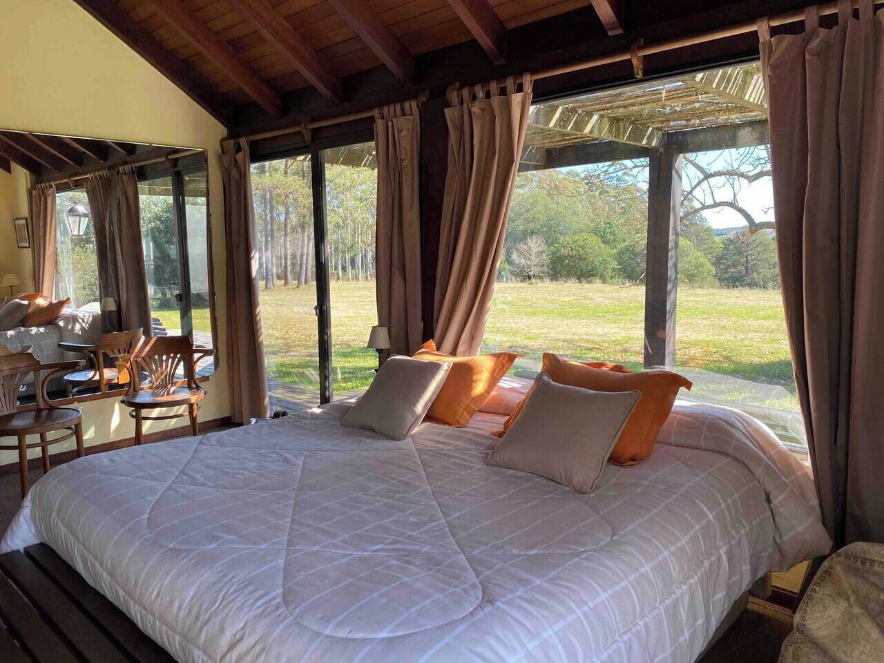 7 bedrooms, desk, iron/ironing board, travel crib