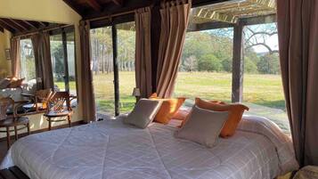 7 bedrooms, desk, iron/ironing board, travel crib