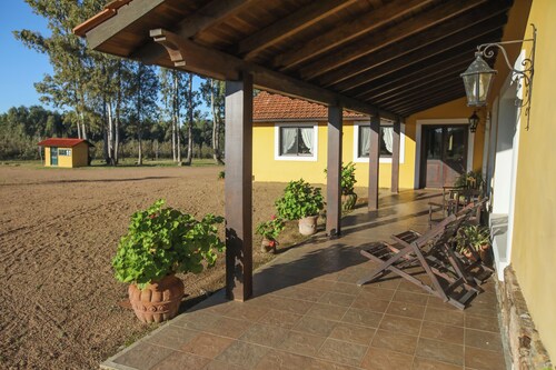 Gorgeous 7-bedroom farmhouse with AC in charming Soca