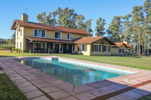 Pool - Gorgeous 7-bedroom farmhouse with AC in charming Soca (Departamento de Canelones)