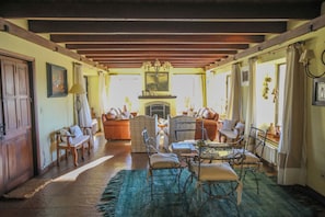 Interior - Gorgeous 7-bedroom farmhouse with AC in charming Soca (Departamento de Canelones)