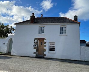 Exterior - Perfect Family-Friendly Cornwall Cottage | Near Perranporth | Sleeps 6 & Parking (Rose)
