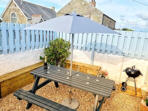 Outdoor dining - Perfect Family-Friendly Cornwall Cottage | Near Perranporth | Sleeps 6 & Parking (Rose)