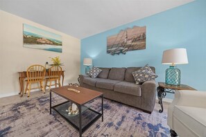 Smart TV - Hidden Waterfront Haven - 3BR/2BA-Boat Slip-Kayaks-Fire Pit! (Crystal River)