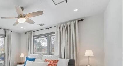 Cozy 1BR located in the Historic District downtown just minutes from the Pearl!