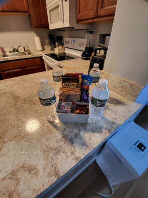 Frigorífic, microones, forn i placa de cuina 