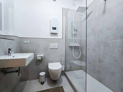 Alpha Apartments: Comfy & Modern | 2BR, 4 Beds