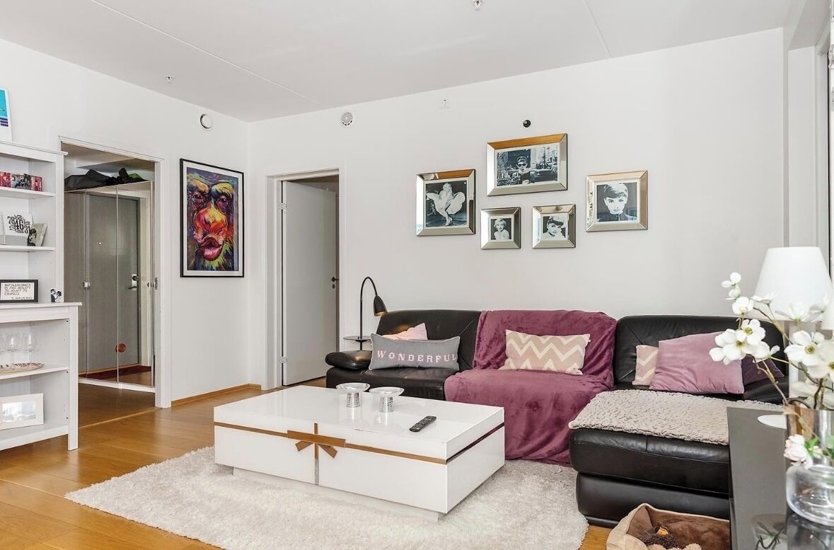 Una televisión, libros