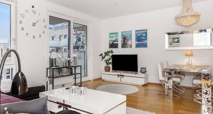 Fjord & City View high standard apartment · Family + Group friendly