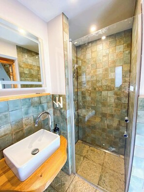 Shower, hair dryer - Tiny house in Rangsdorf for 4 people + fireplace (Rangsdorf)