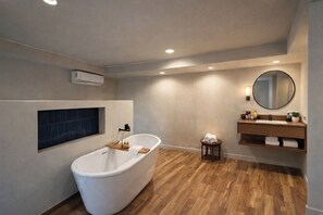 Ducha, secador de pelo, toallas y jabón