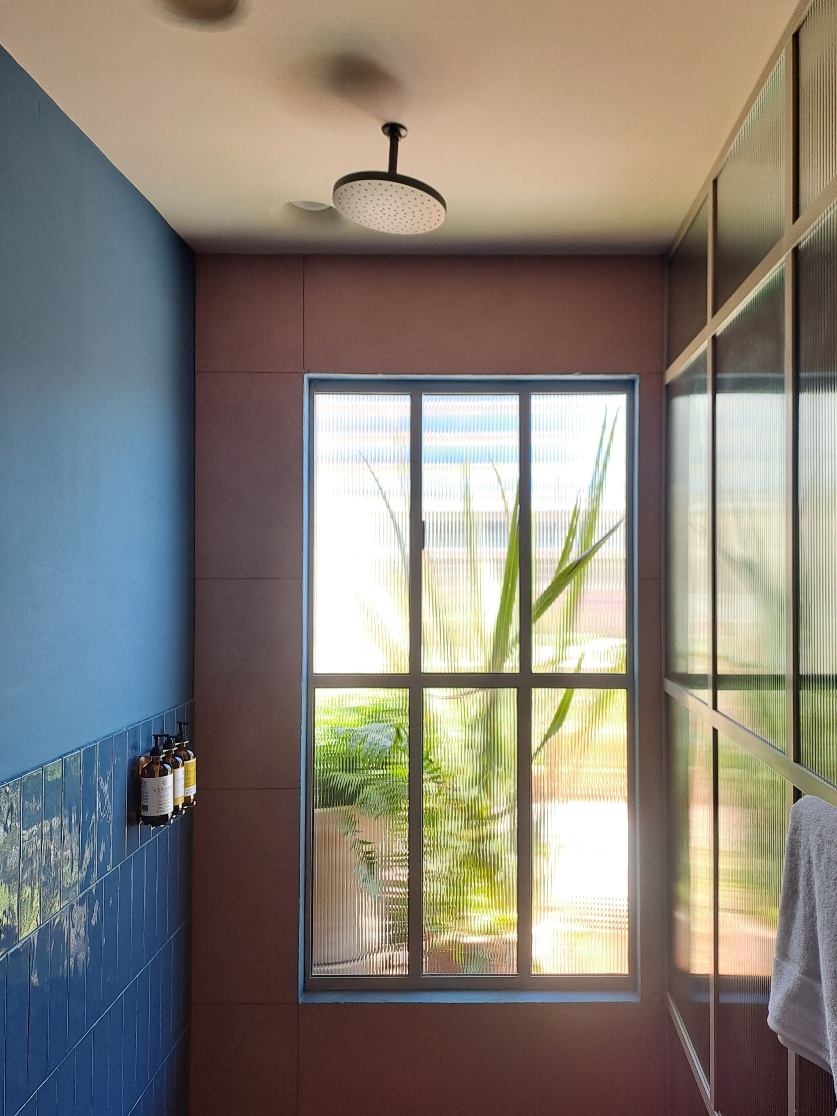 Junior Room | Bathroom | Shower, hair dryer, towels, soap