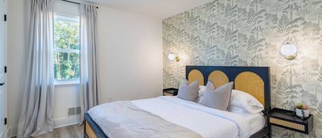 Iron/ironing board, WiFi, bed sheets