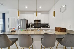 Private kitchen - 5br/4ba Luxury Home Resort Access (Kissimmee)