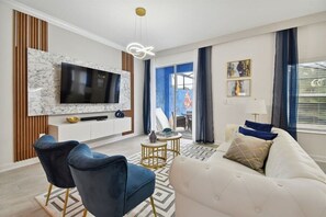 Living area - 5br/4ba Luxury Home Resort Access (Kissimmee)