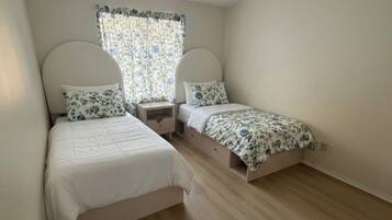 Comfort House, Patio | Iron/ironing board, free WiFi