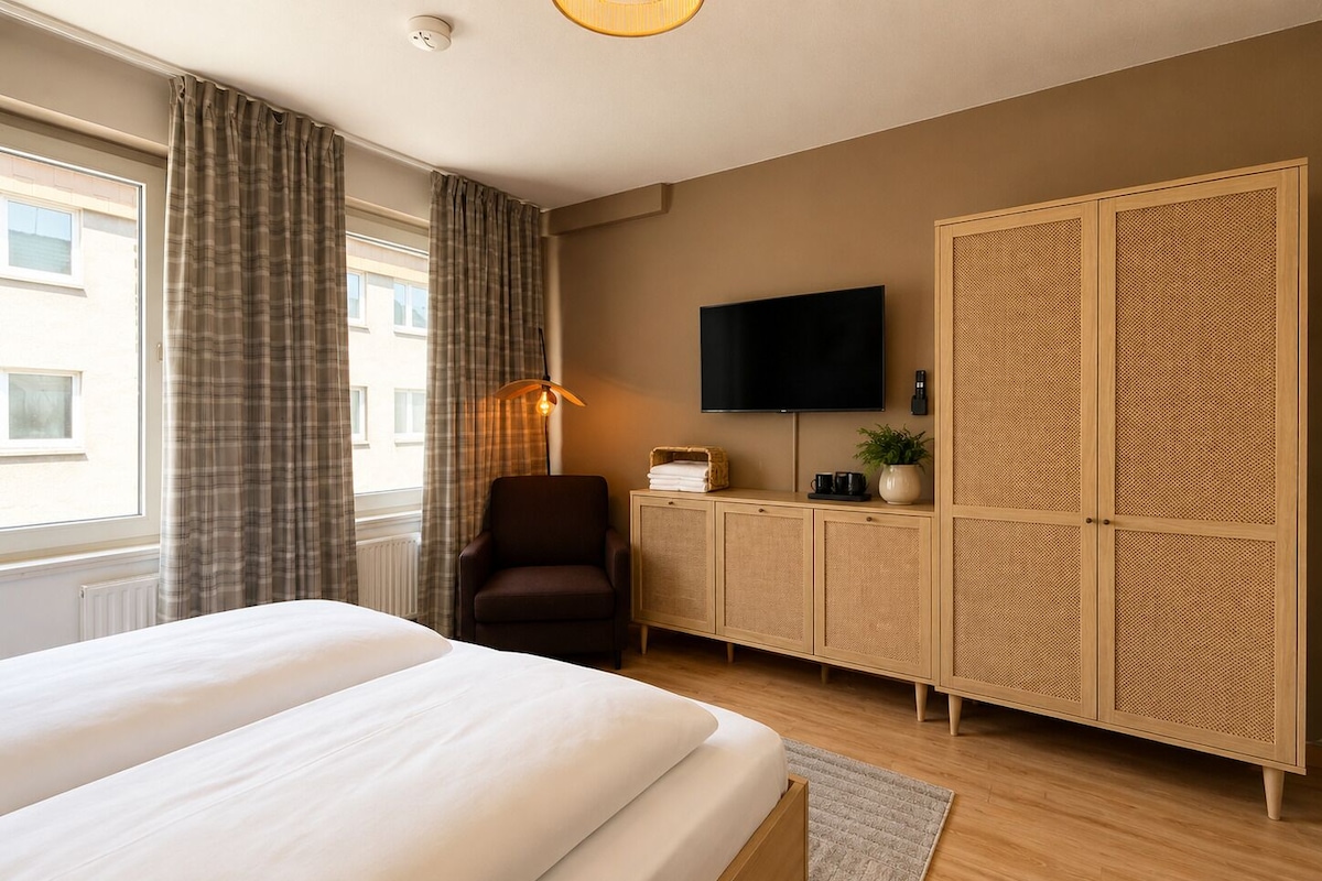 Deluxe Double Room | Desk, soundproofing, WiFi (free), bed sheets