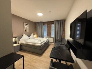 Dreibettzimmer | Schreibtisch, kostenloses WLAN
